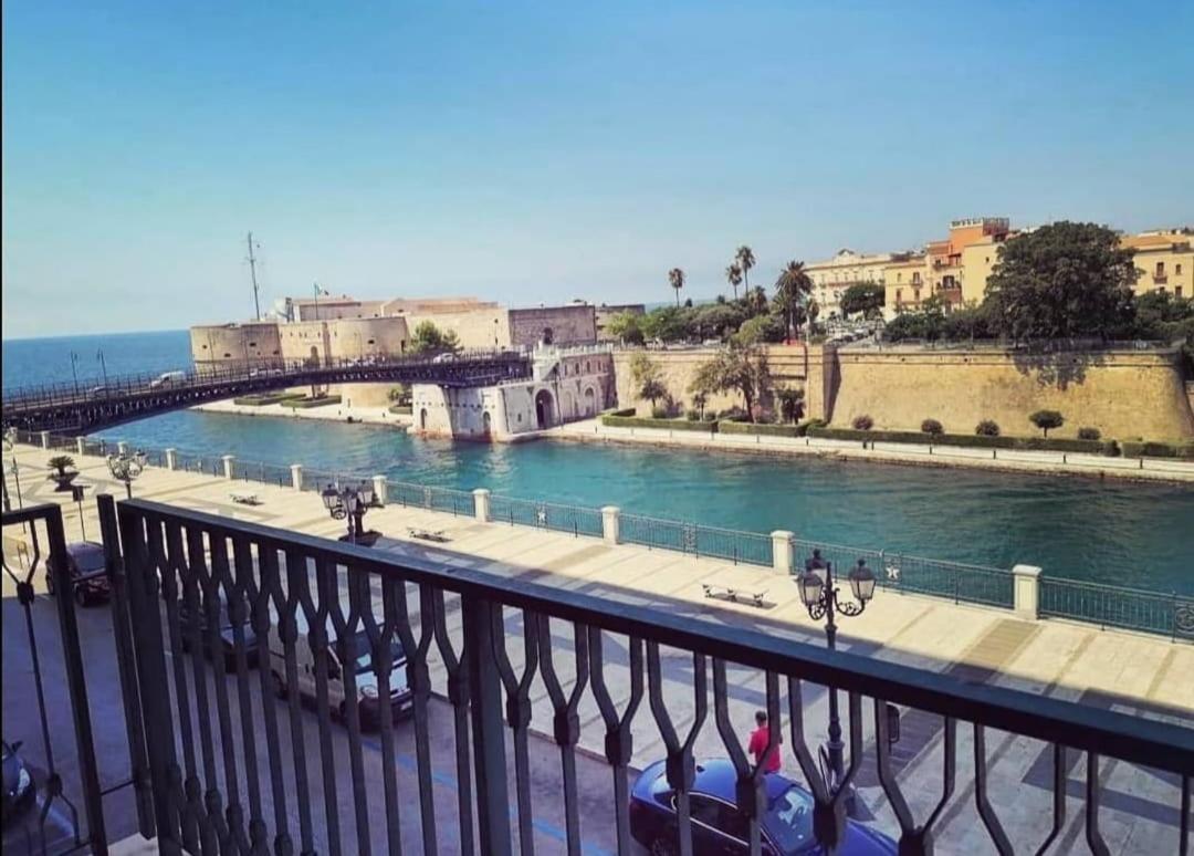 Castello Aragonese Suites Tarente Buitenkant foto